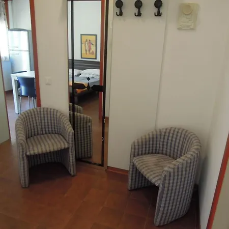 Cozy Flat With Garden And Swimming Pools-beahost *
