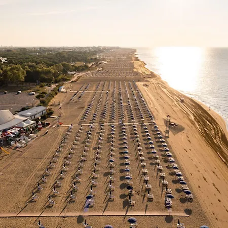 Cozy Flat With Garden And Swimming Pools-beahost 비비오네