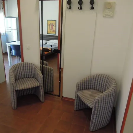 Cozy Flat With Garden And Swimming Pools-beahost 비비오네