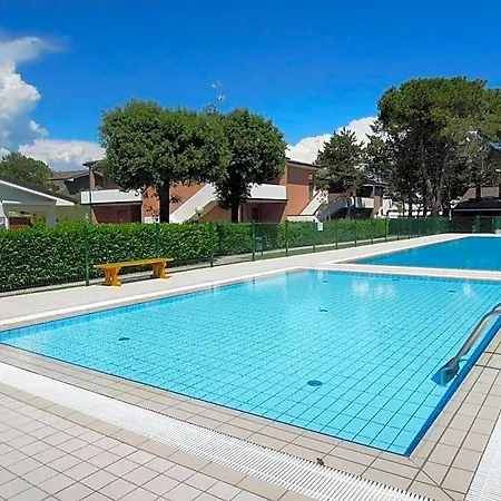 Cozy Flat With Garden And Swimming Pools-beahost