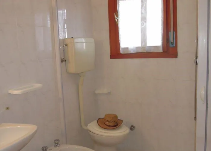 Cozy Flat With Garden And Swimming Pools-beahost